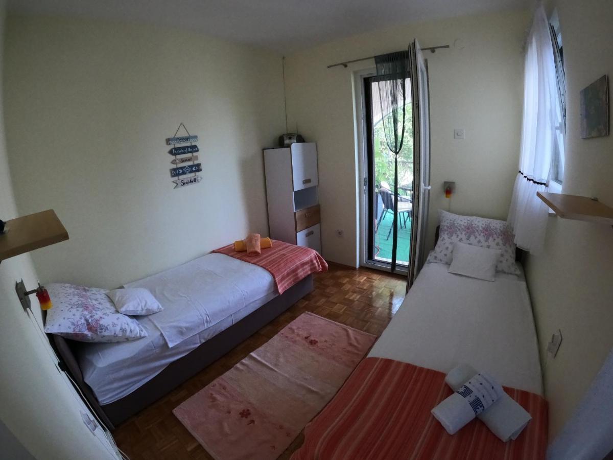 Apartments With A Parking Space Njivice, Krk - 5320 Apartment *